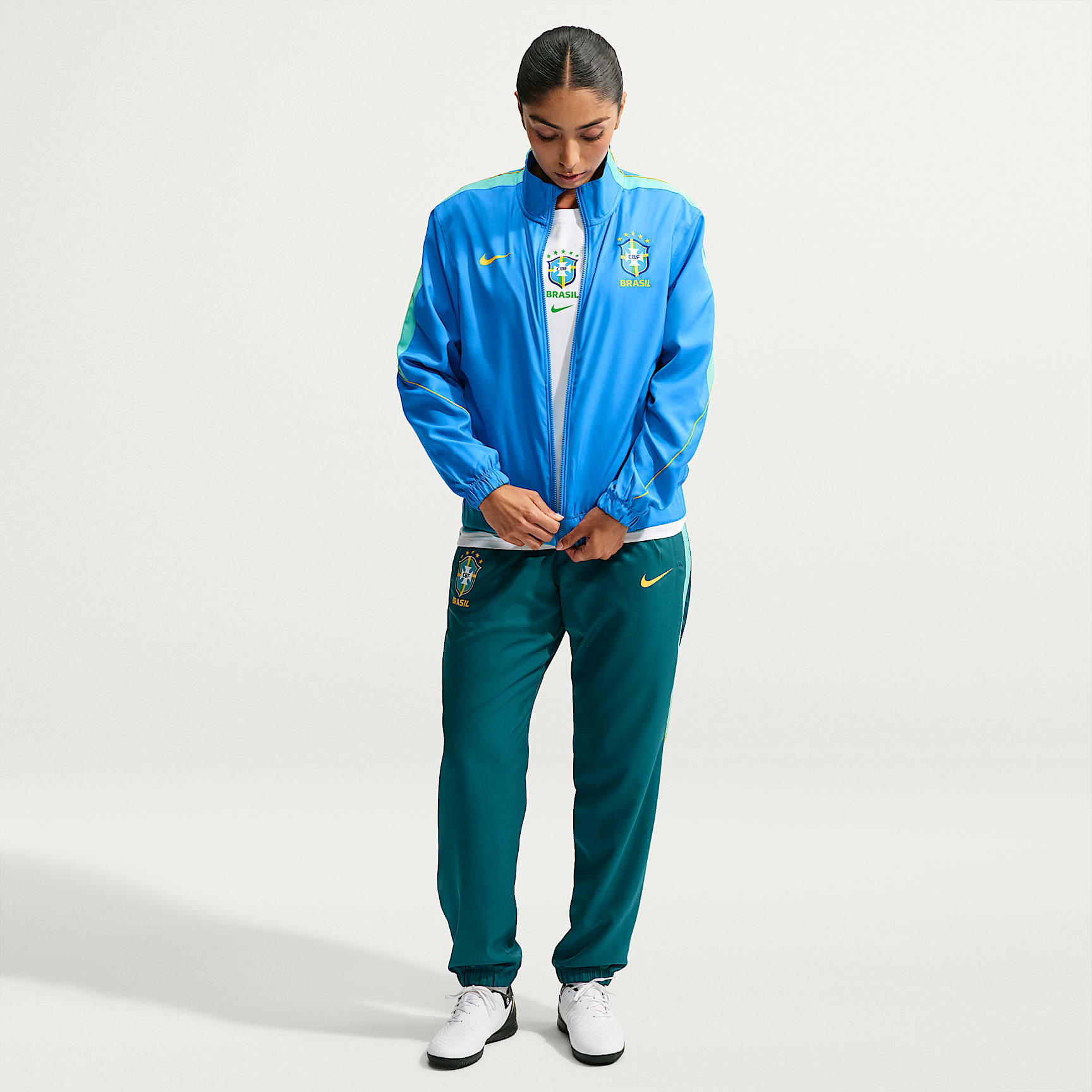 Brazil Strike Women's Nike Dri-FIT Soccer Woven Tracksuit. Nike.com